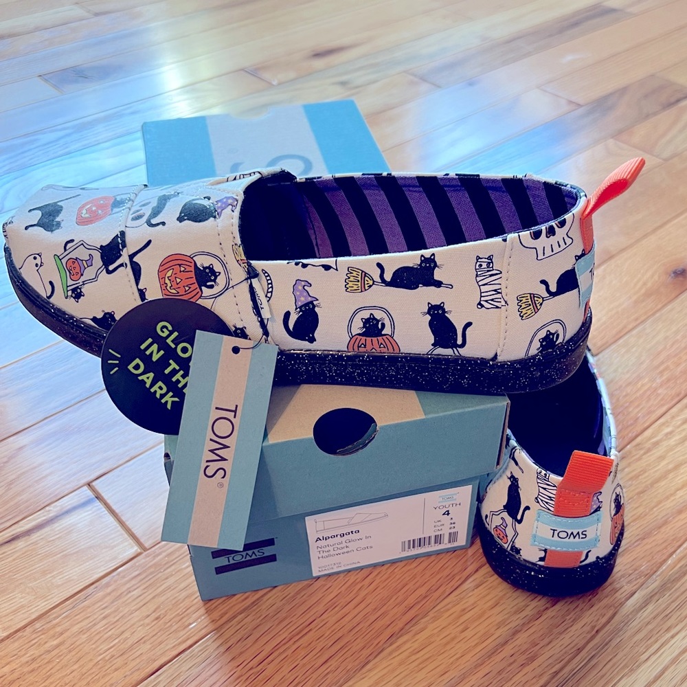 New Girls TOMS, size Y4